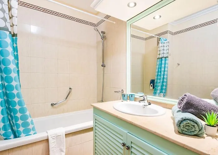 Azzurro Vibe With Ocean Sight In Heated Pool Complex - Tropical Dream Apartment *